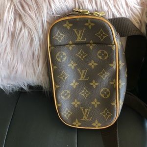 Louis Vuitton Fanny Pack!